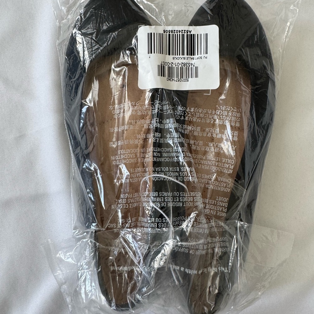Old Navy Black Ballet Flats